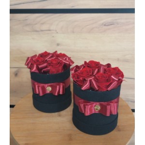 Wieczne Róże w Czarnym Welurowym Boxie