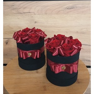 Wieczne Róże w Czarnym Welurowym Boxie